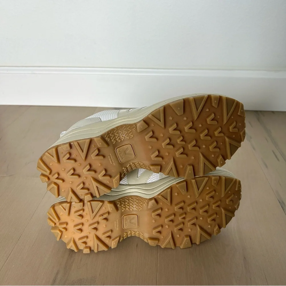 Veja Venturi II Women's Sneakers, Size 5, fits like a 6! Runs big. NWOT - Picture 11 of 15